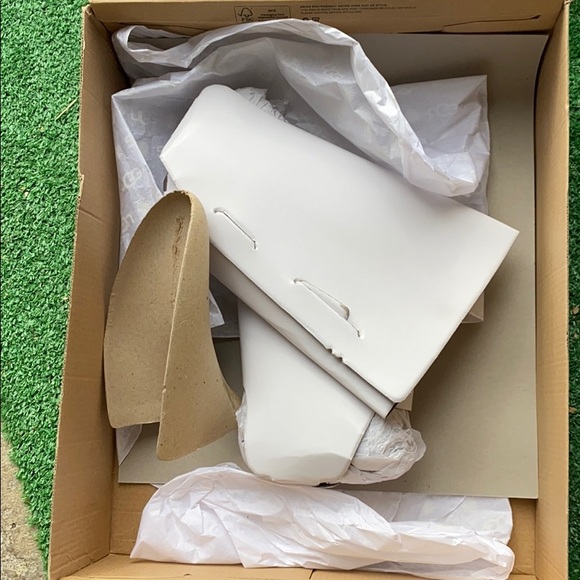 UGG Women's Mini Bailey Button II - Picture 14 of 15